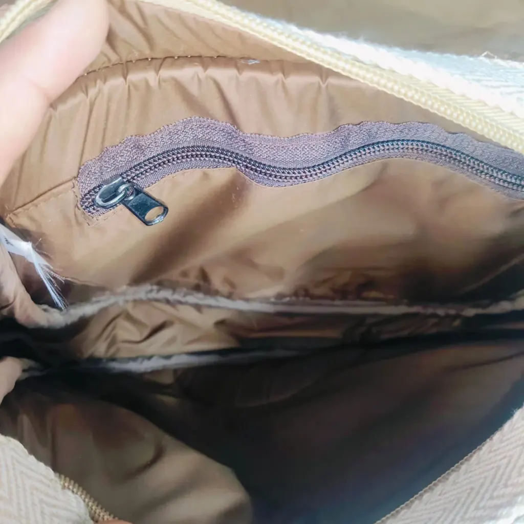 Hemp side bag – Inside view