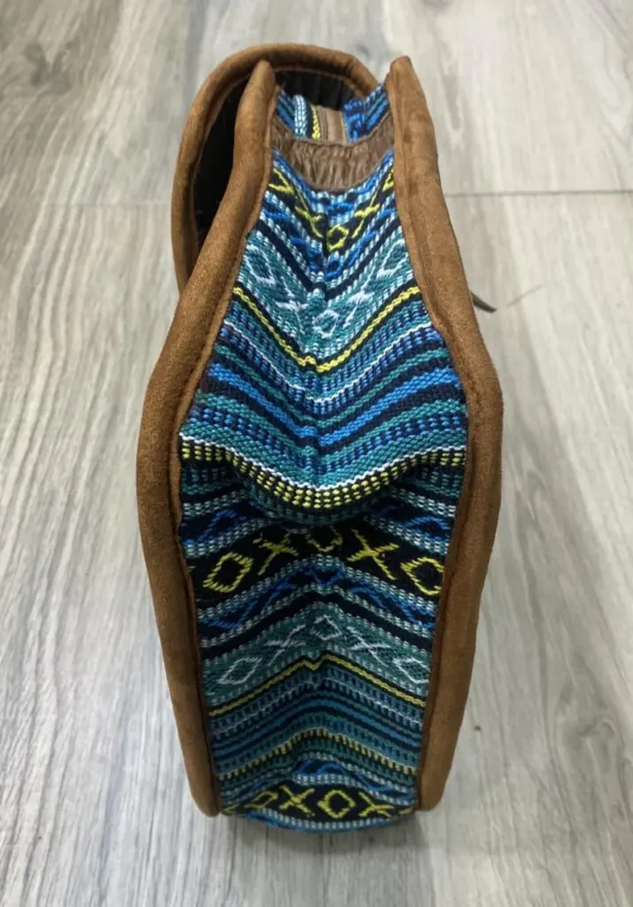 Ladies crossbody bag – Available Views of the side bag